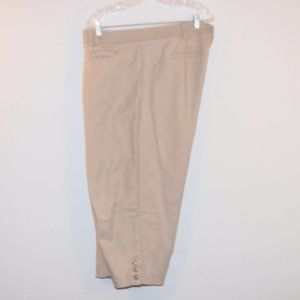 Avenue Size 18 Tan Capris EUC